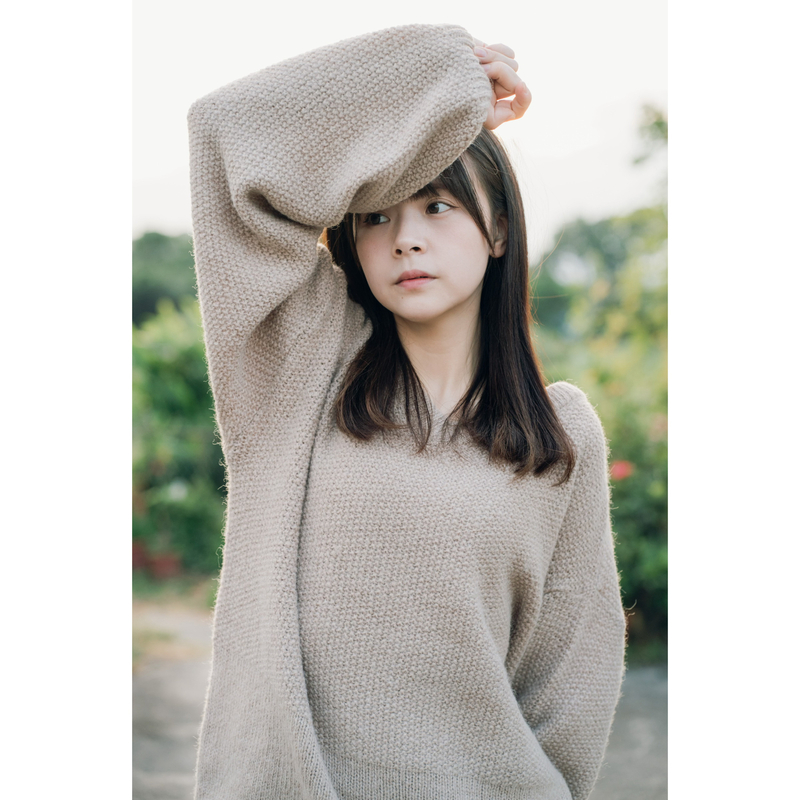 (韓)杏-V領泡泡袖毛衣